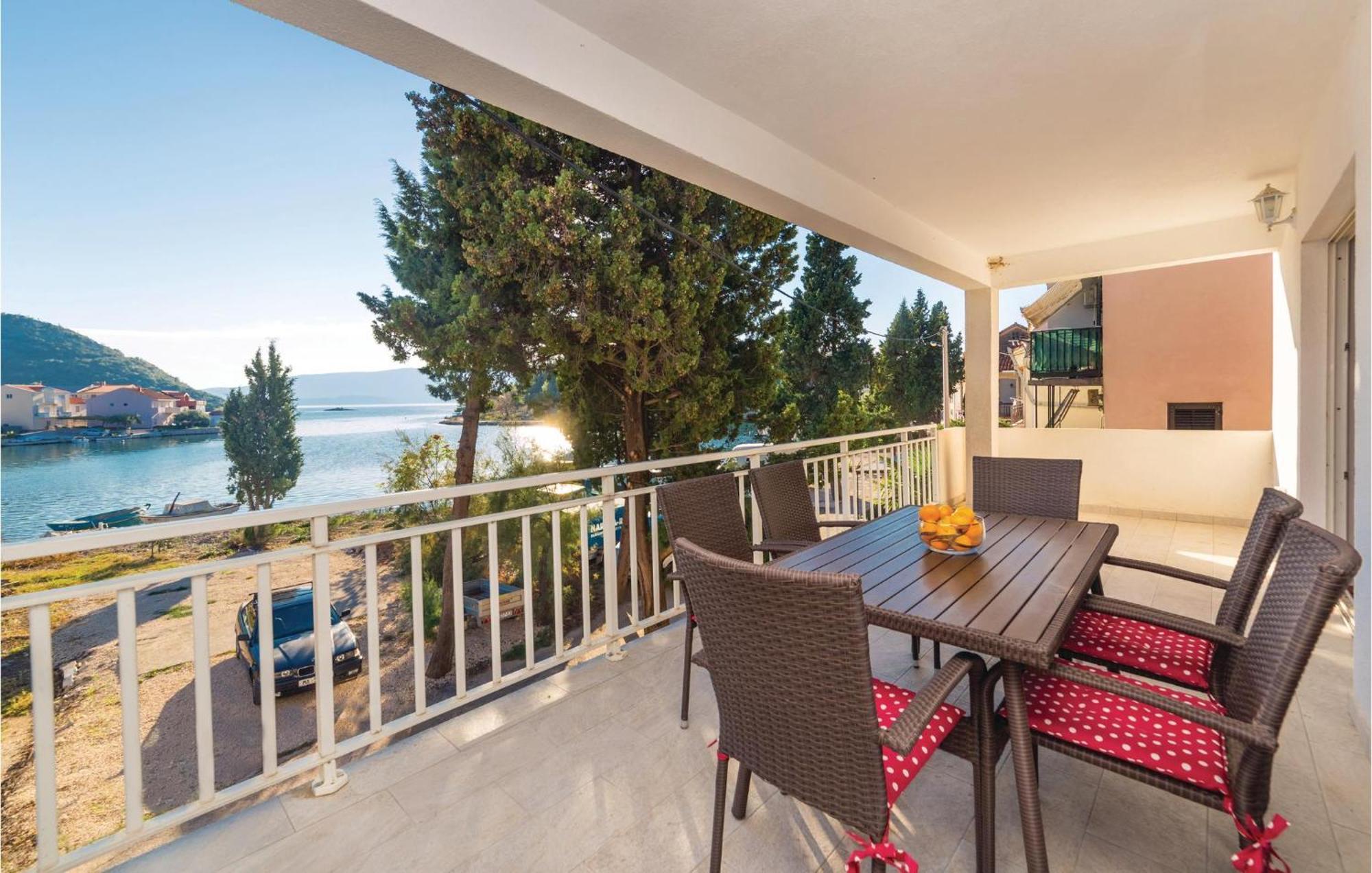Cozy Apartment In Blace With Wifi Exterior foto