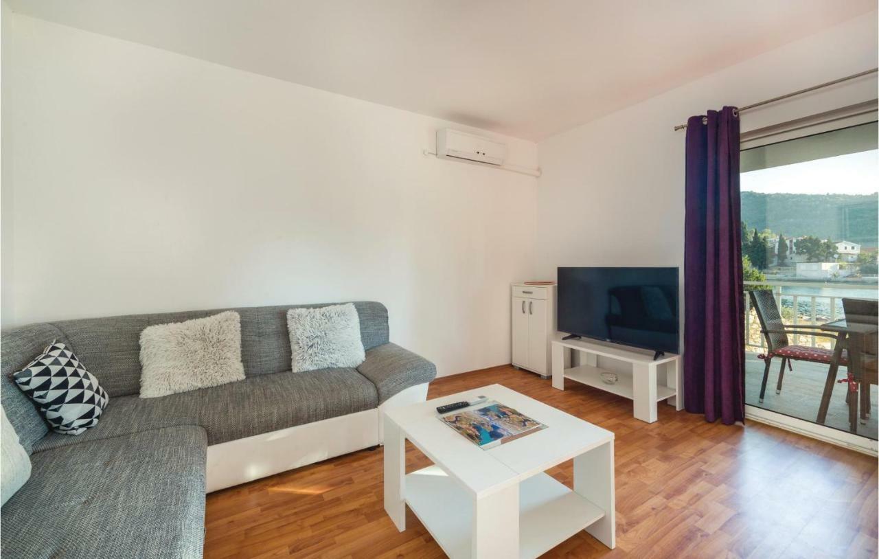 Cozy Apartment In Blace With Wifi Exterior foto